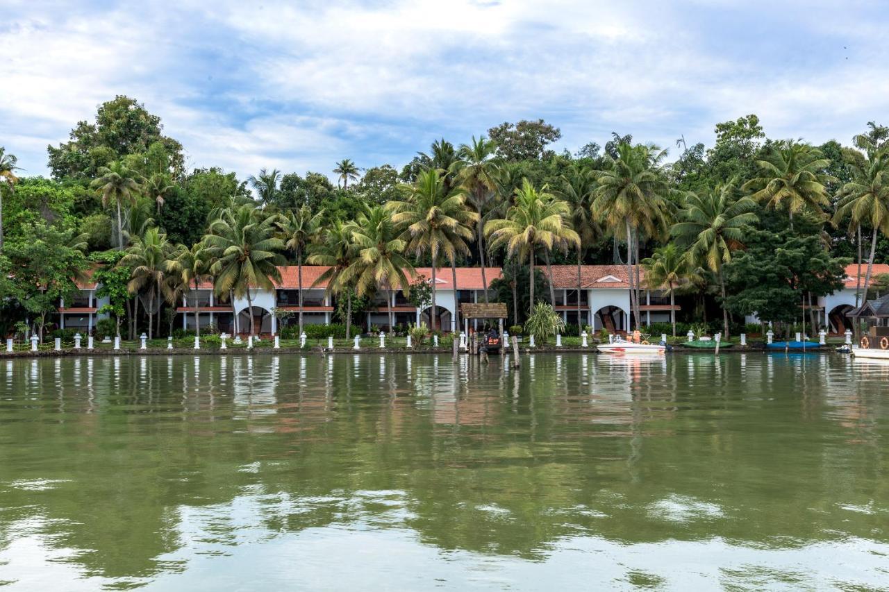 Club Mahindra Ashtamudi Hotel Nīndakara Exterior foto