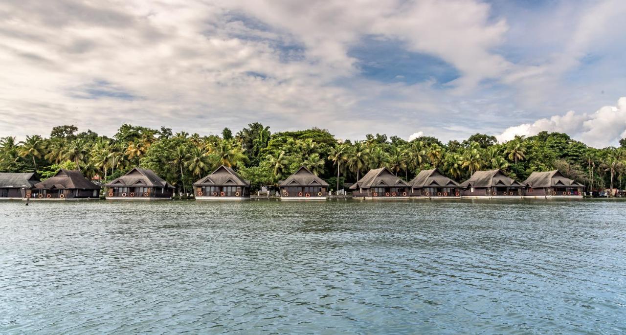 Club Mahindra Ashtamudi Hotel Nīndakara Exterior foto