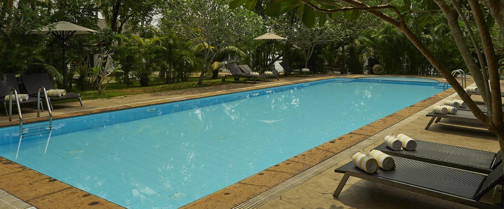 Club Mahindra Ashtamudi Hotel Nīndakara Exterior foto
