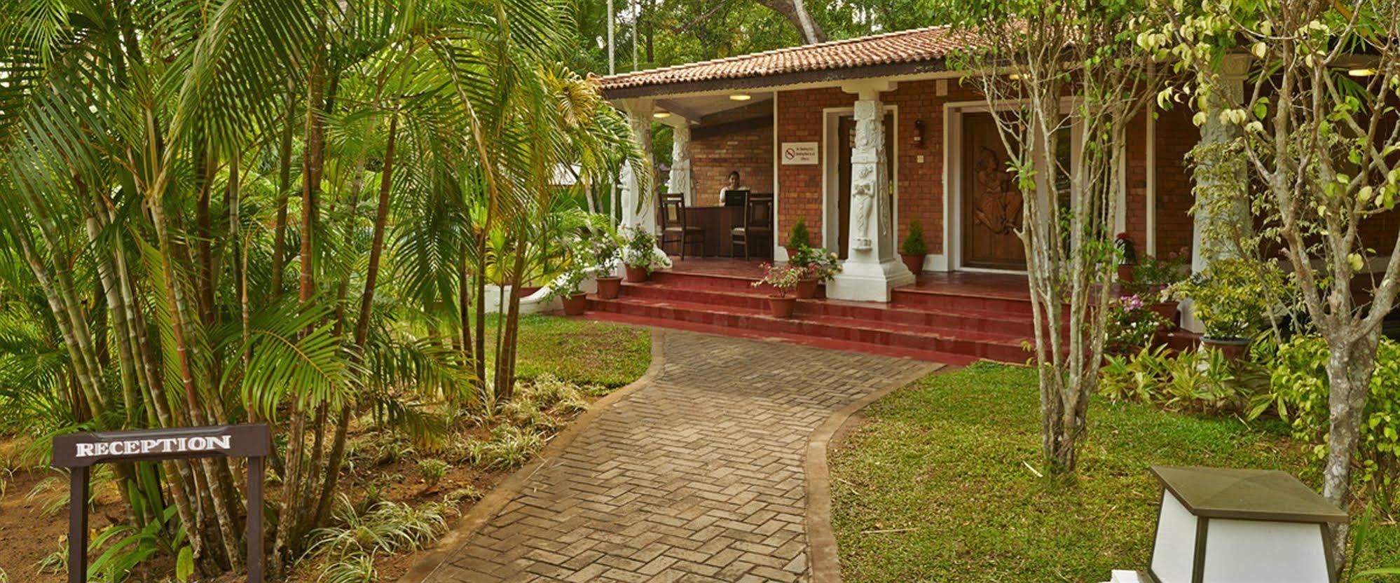 Club Mahindra Ashtamudi Hotel Nīndakara Exterior foto