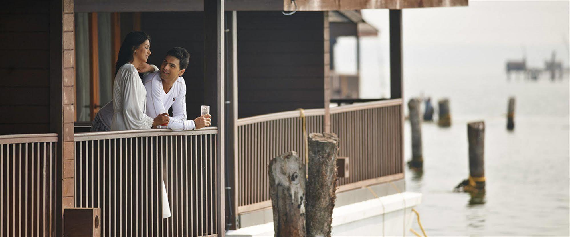 Club Mahindra Ashtamudi Hotel Nīndakara Exterior foto